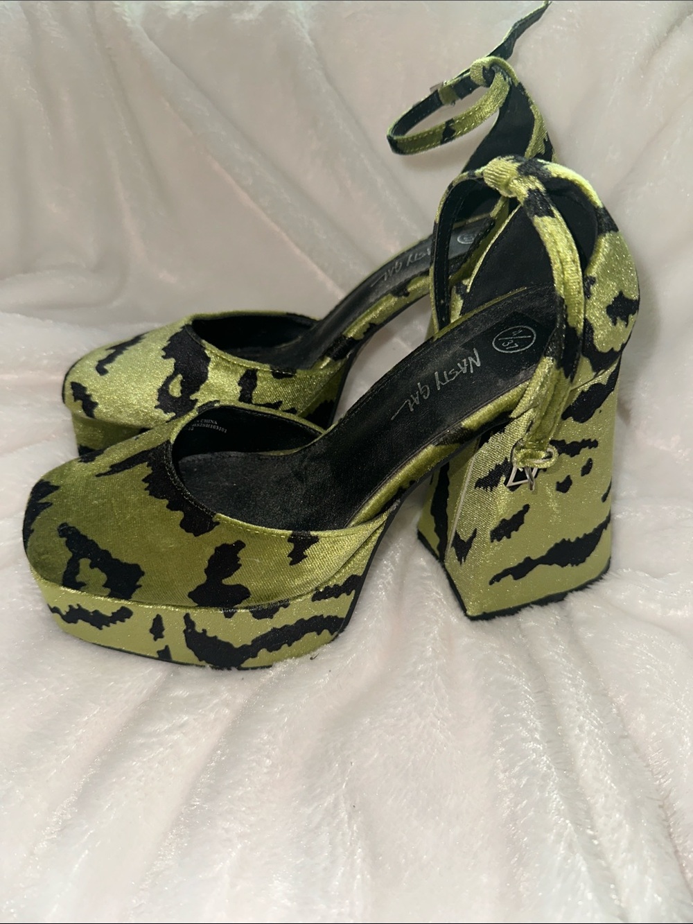 Nasty Gal  velvet Platform Heels - - Picture 2 of 6